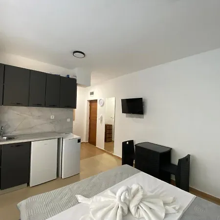 Amadeus Xv 5 Studio Centrum Apartmán *